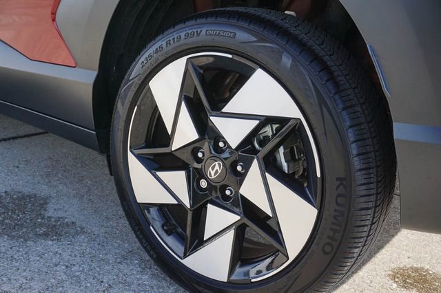 Used 2024 Hyundai Kona Limited image 10