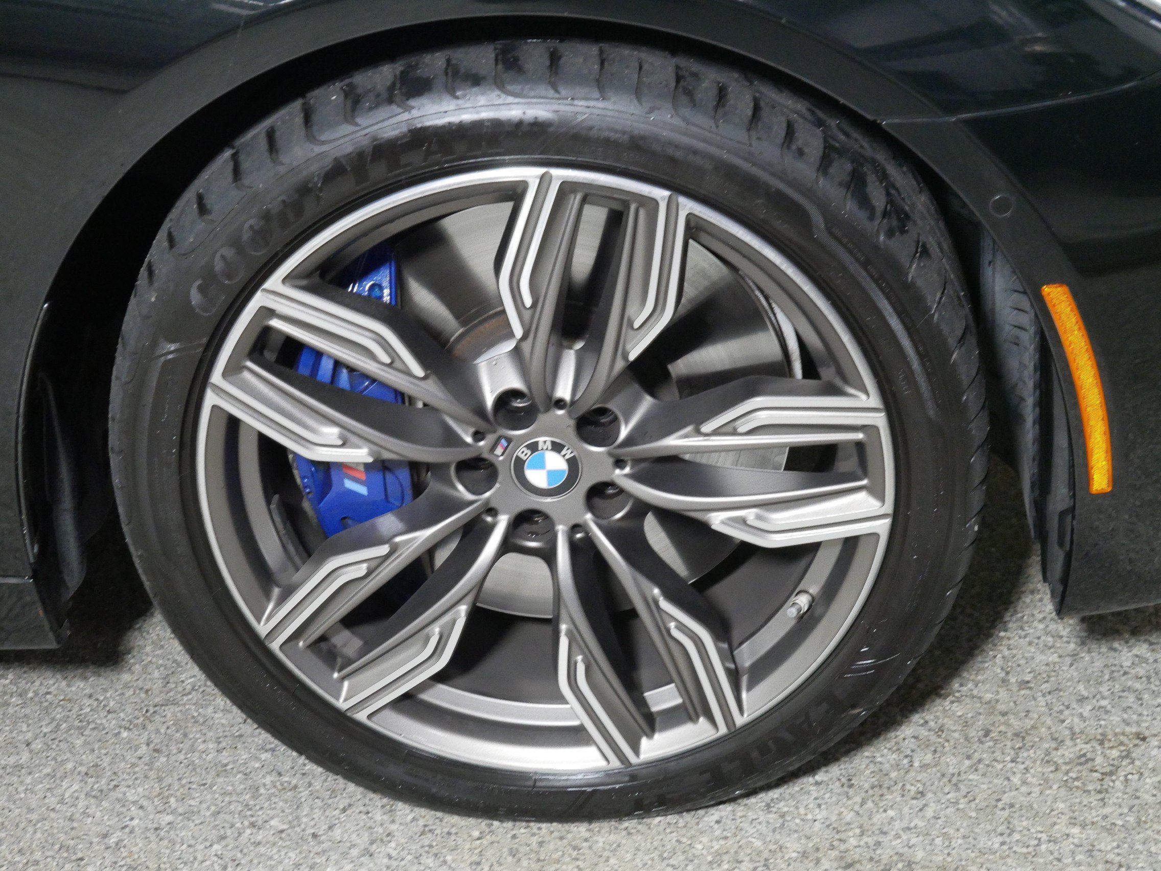 Used 2019 BMW M760i xDrive w/ Luxury Rear Seating Package AWD/4WD image 15