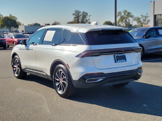 Used 2024 Lincoln Nautilus Premier AWD/4WD image 3