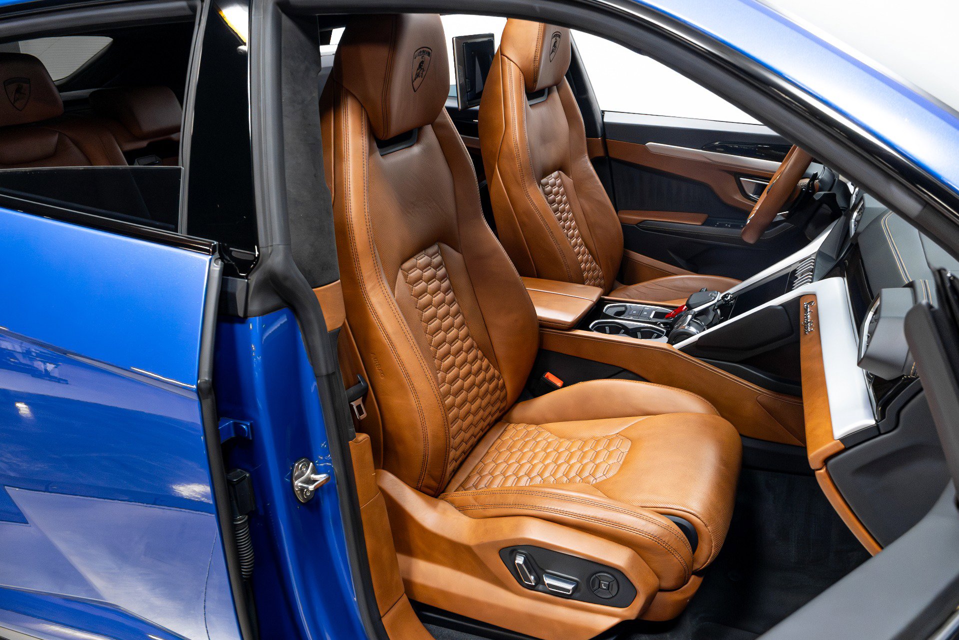 Used 2019 Lamborghini Urus image 22