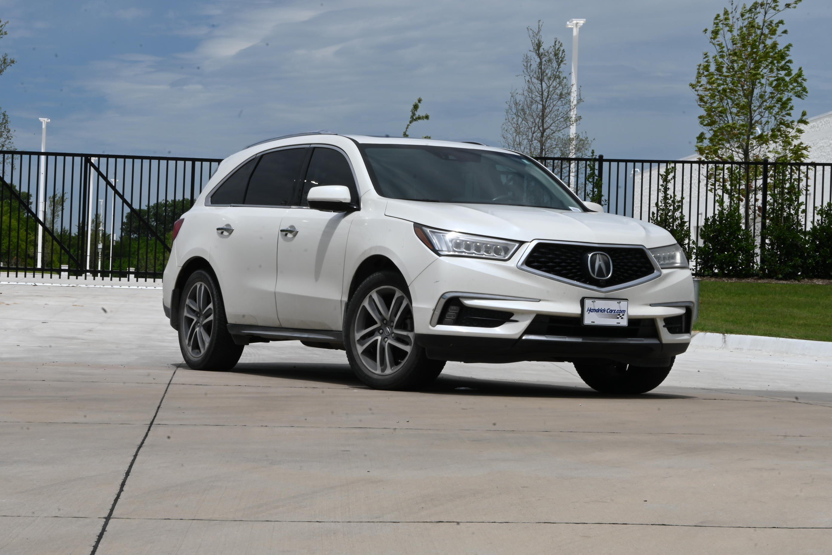 Used 2018 Acura MDX w/ Advance & Entertainment Pac FWD image 2