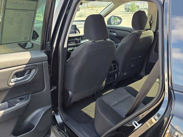 Used 2025 Nissan Rogue SV AWD/4WD image 14
