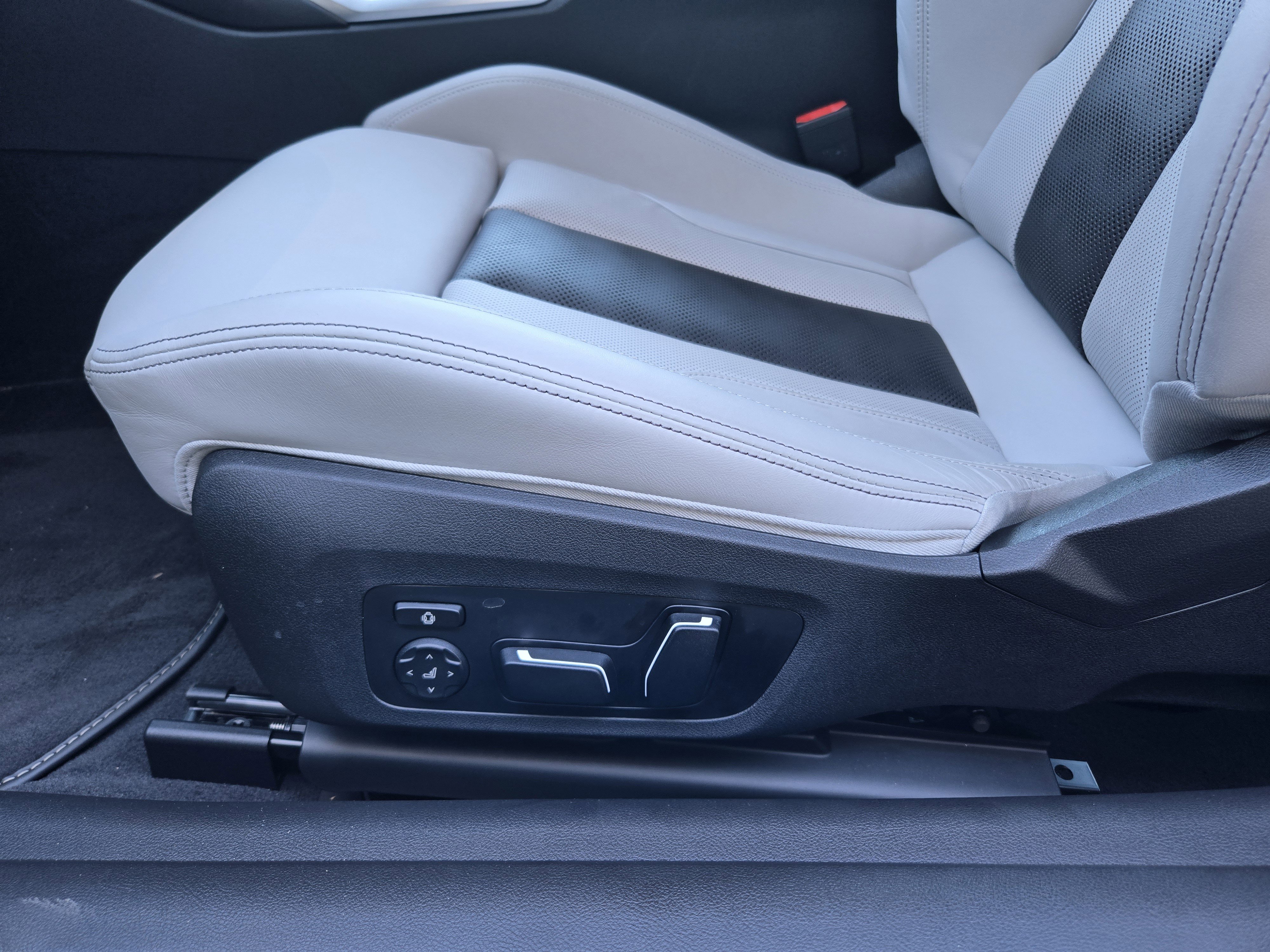 Used 2025 BMW M4 Competition w/ Executive Package image 18