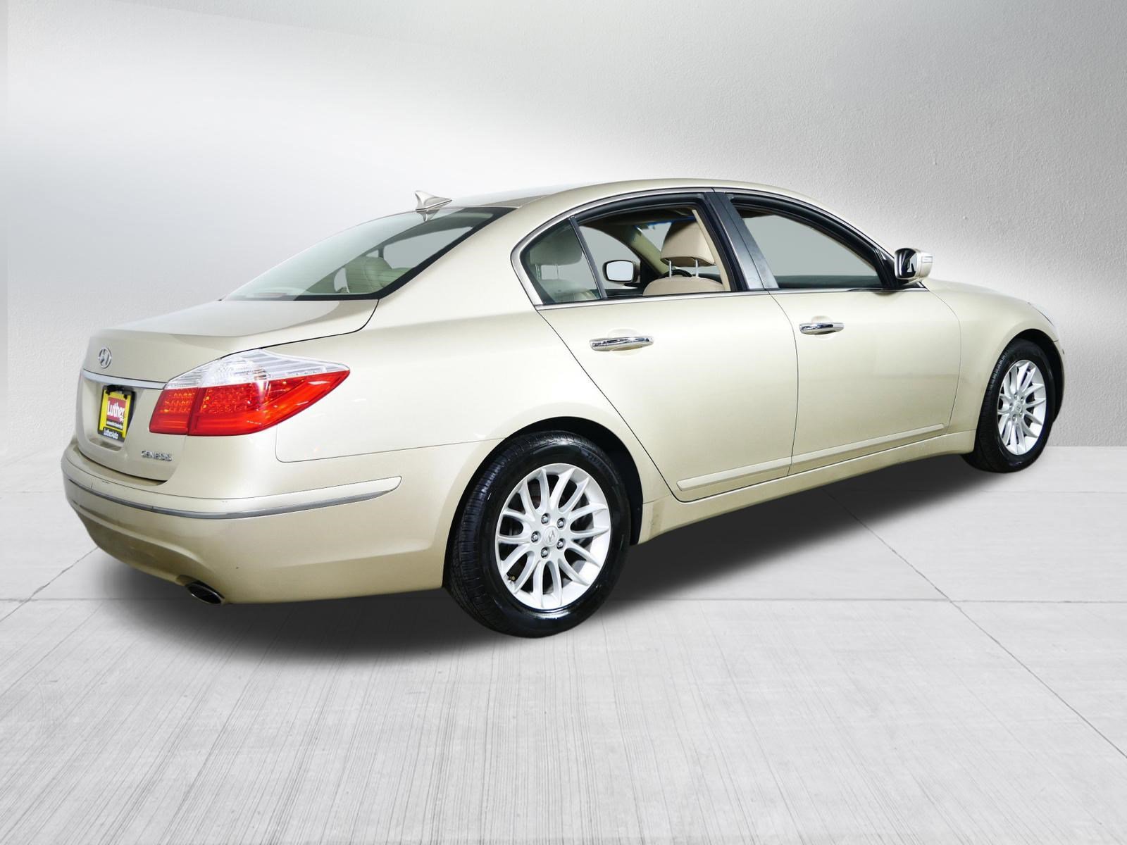 Used 2010 Hyundai Genesis 3.8 RWD image 7