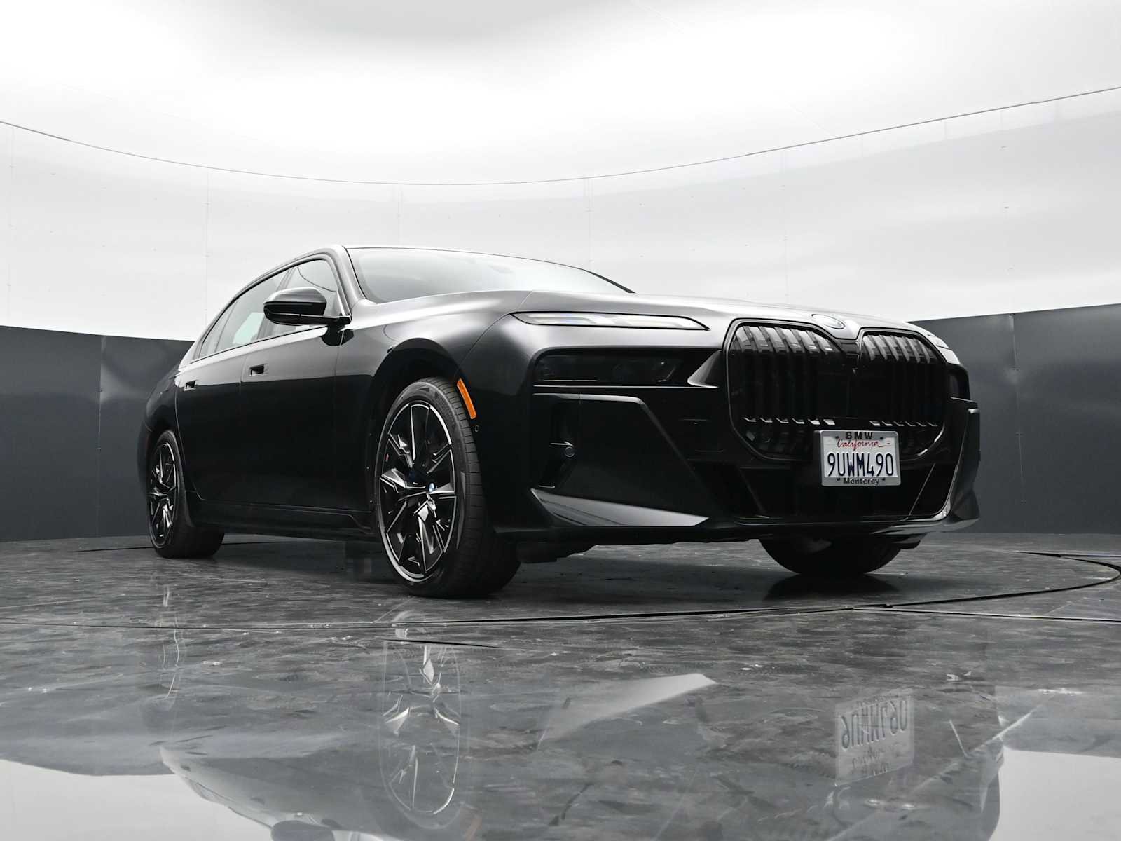 Used 2025 BMW 750e xDrive image 25