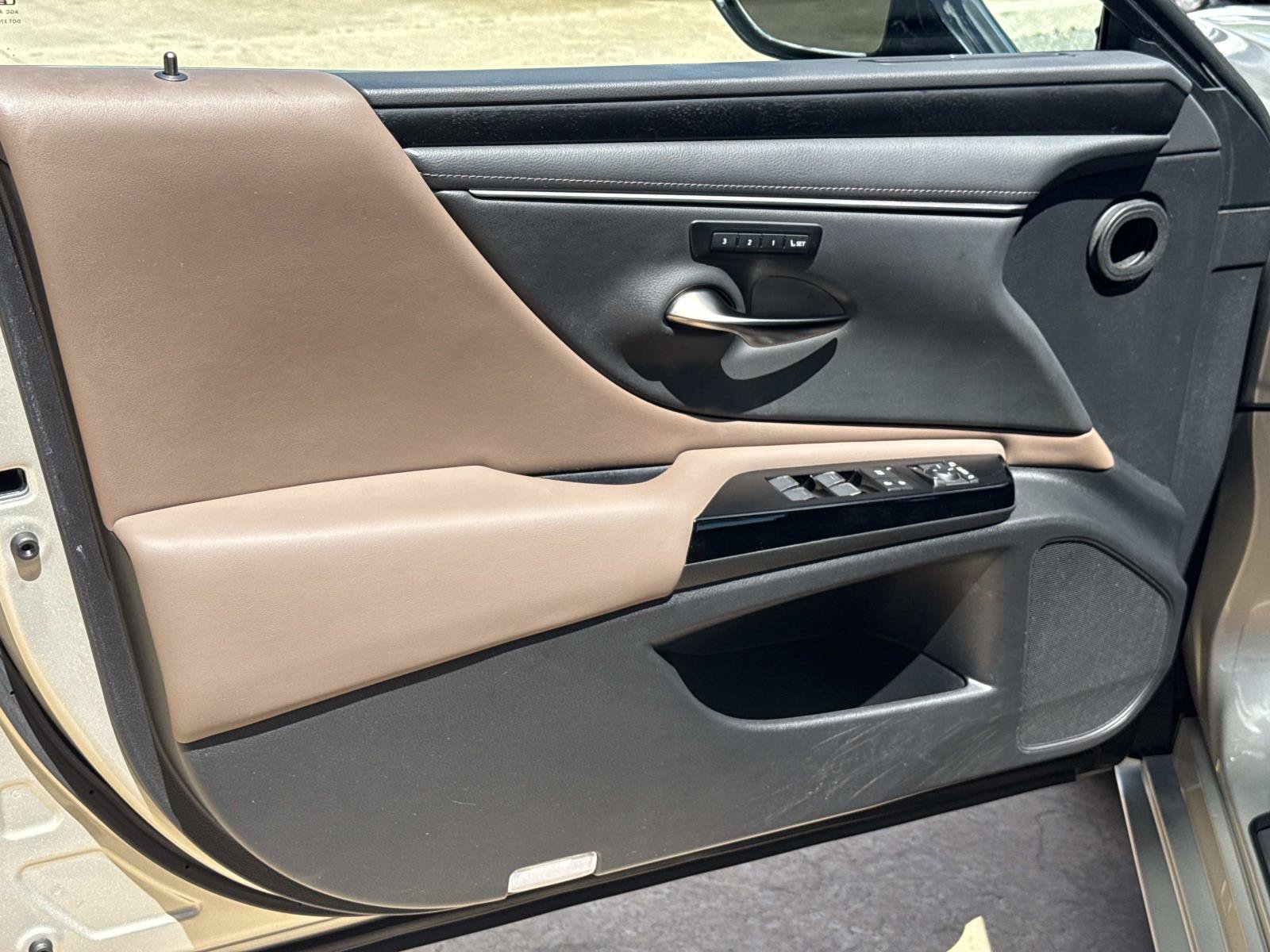 Used 2023 Lexus ES 350 w/ Premium Package FWD image 11
