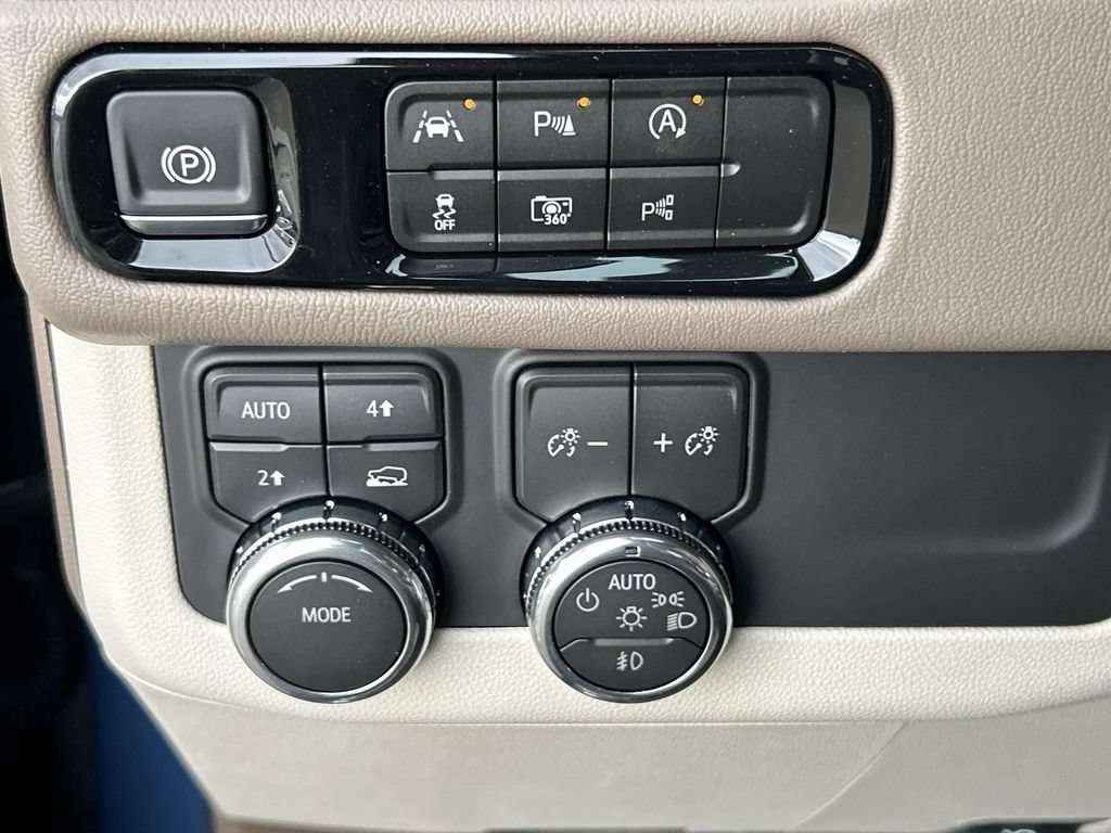 New 2026 GMC Yukon Denali w/ Sun & Power Step Package AWD/4WD image 18