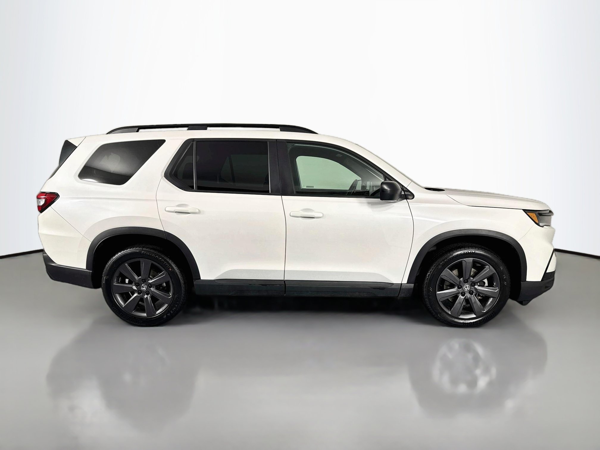 Certified 2023 Honda Pilot Sport image 4