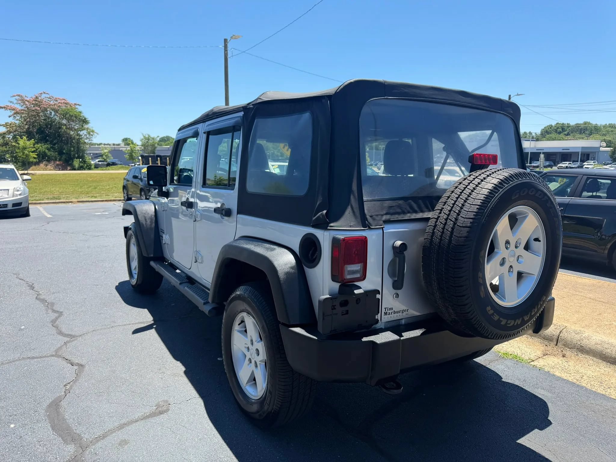 Used 2011 Jeep Wrangler Unlimited Sport AWD/4WD image 5