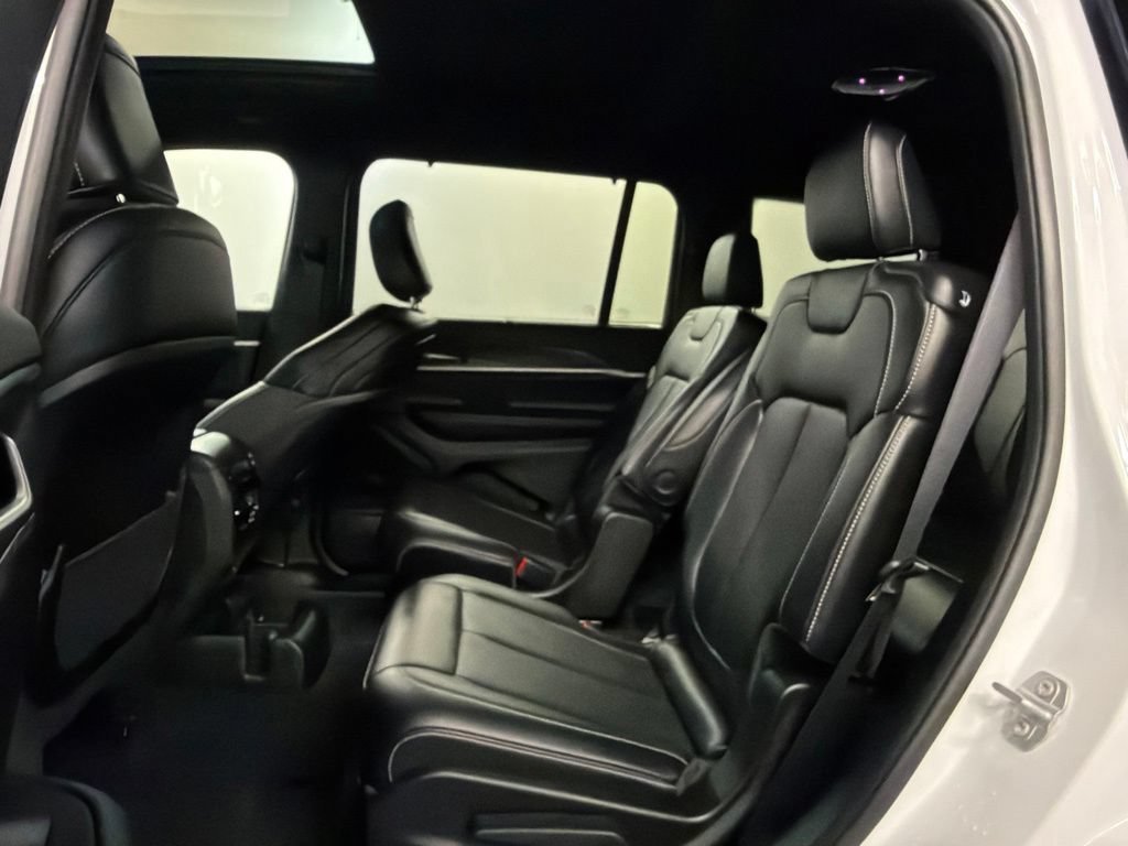 Used 2025 Jeep Grand Cherokee L Limited w/ Luxury Tech Group II AWD/4WD image 34