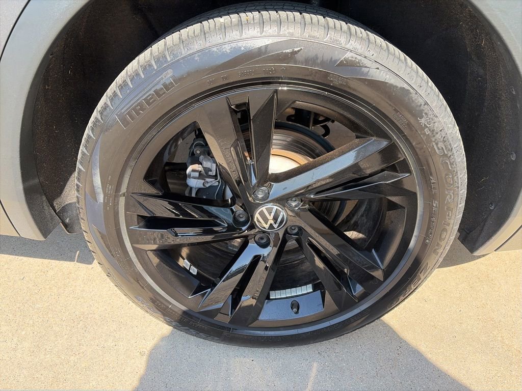 Certified 2024 Volkswagen Tiguan SE R-Line w/ MDO Package, Two-Row image 22
