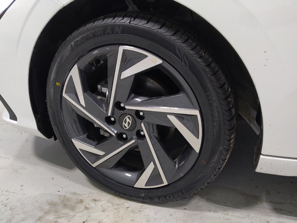 Used 2025 Hyundai Elantra Sport FWD image 31
