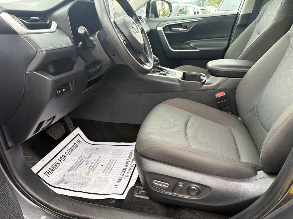Used 2025 Toyota RAV4 XLE AWD/4WD image 22