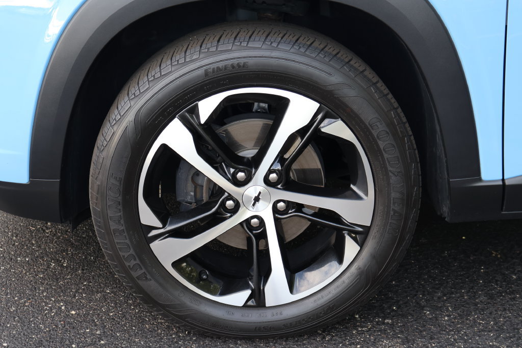 Certified 2024 Chevrolet Trax RS w/ Sunroof Package FWD image 12