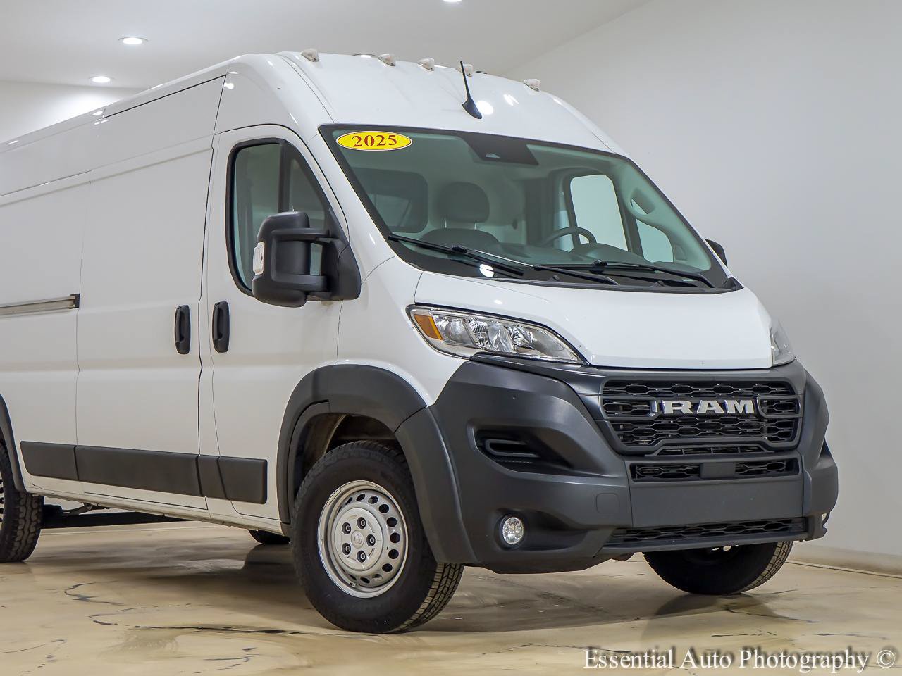 Used 2025 RAM ProMaster 2500 w/ Convenience Group FWD image 2