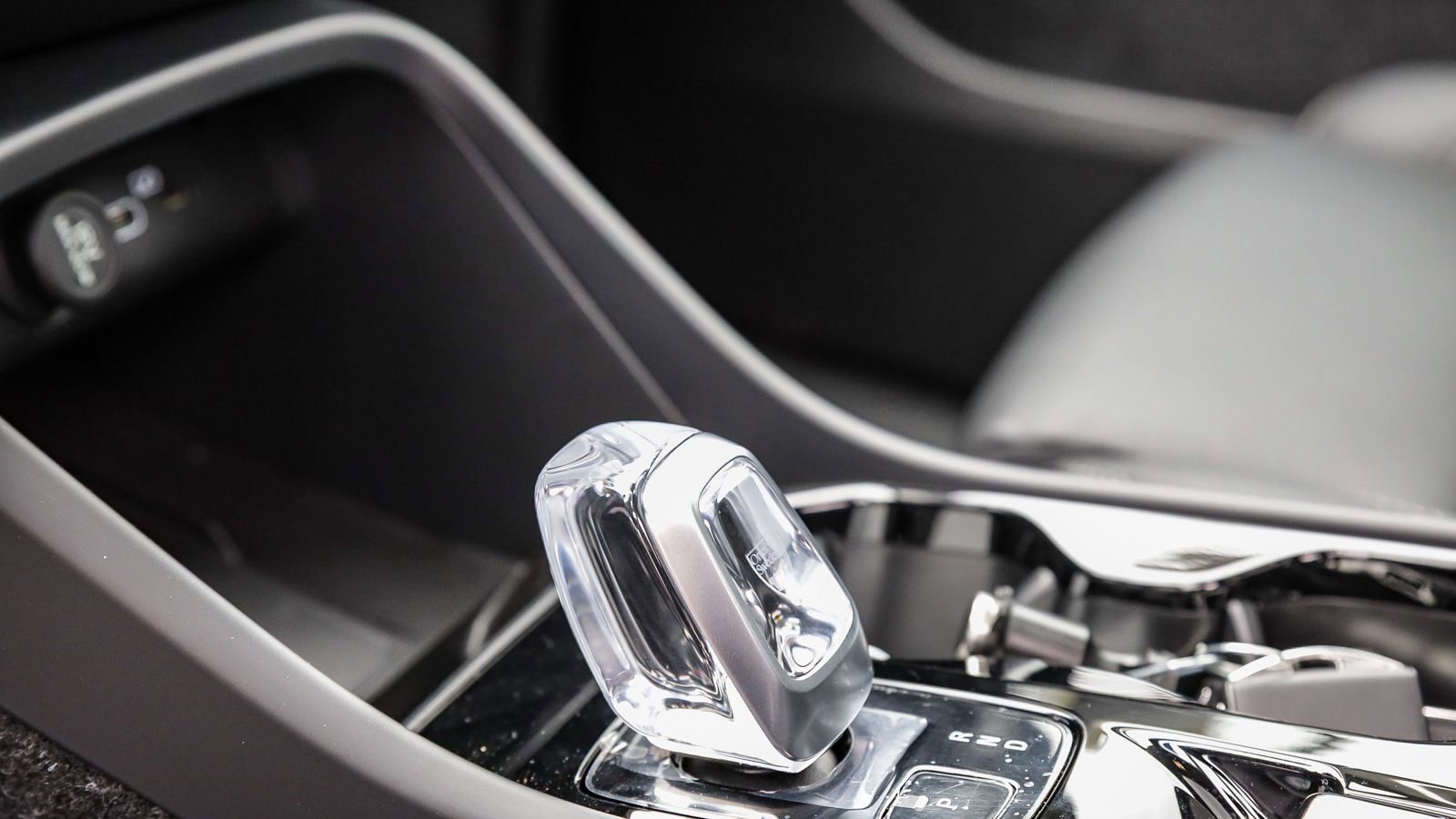 New 2025 Volvo XC40 B5 Plus w/ Climate Package image 25