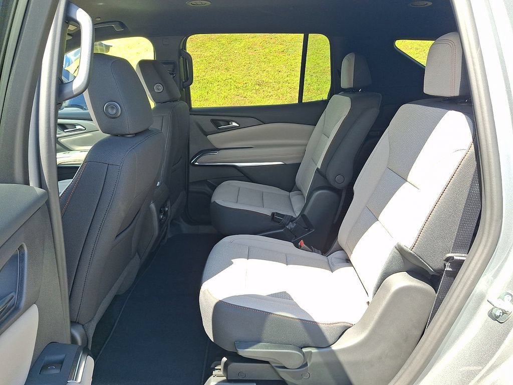 New 2027 Chevrolet Traverse LT w/ Driver Confidence Package FWD image 5