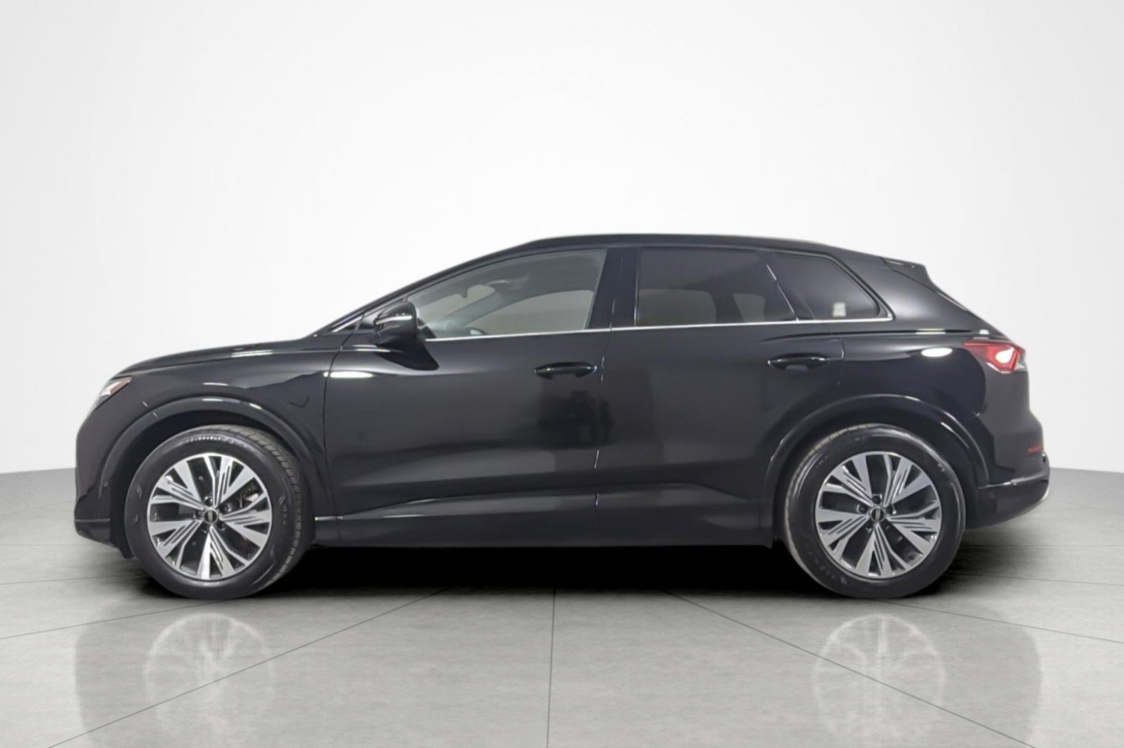 Certified 2023 Audi Q4 e-tron Premium Plus w/ Premium Plus RWD image 2