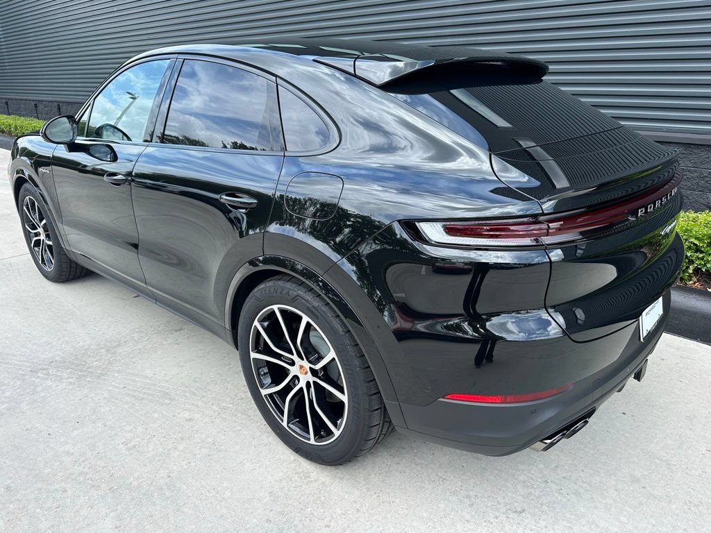 Used 2026 Porsche Cayenne E-Hybrid Coupe AWD/4WD image 3