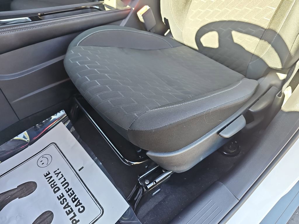 Used 2024 Nissan Kicks SV image 31