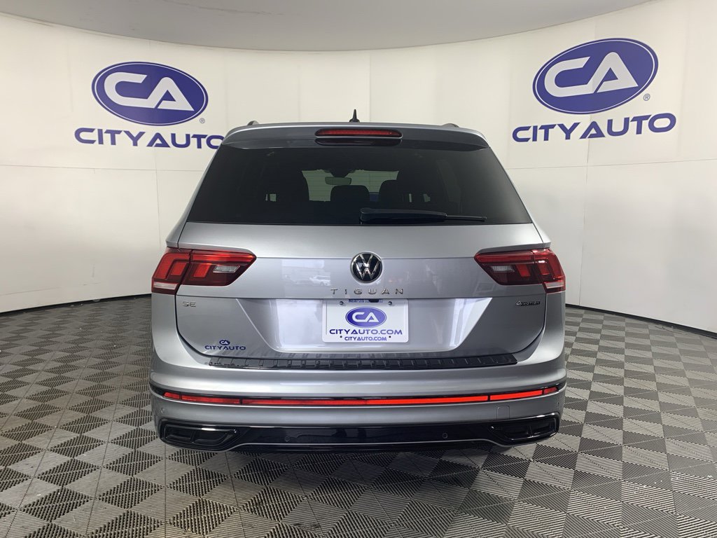 Used 2024 Volkswagen Tiguan SE R-Line image 4