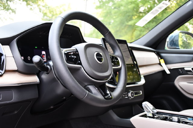 New 2026 Volvo XC90 B5 Plus w/ Protection Package Premier AWD/4WD image 12