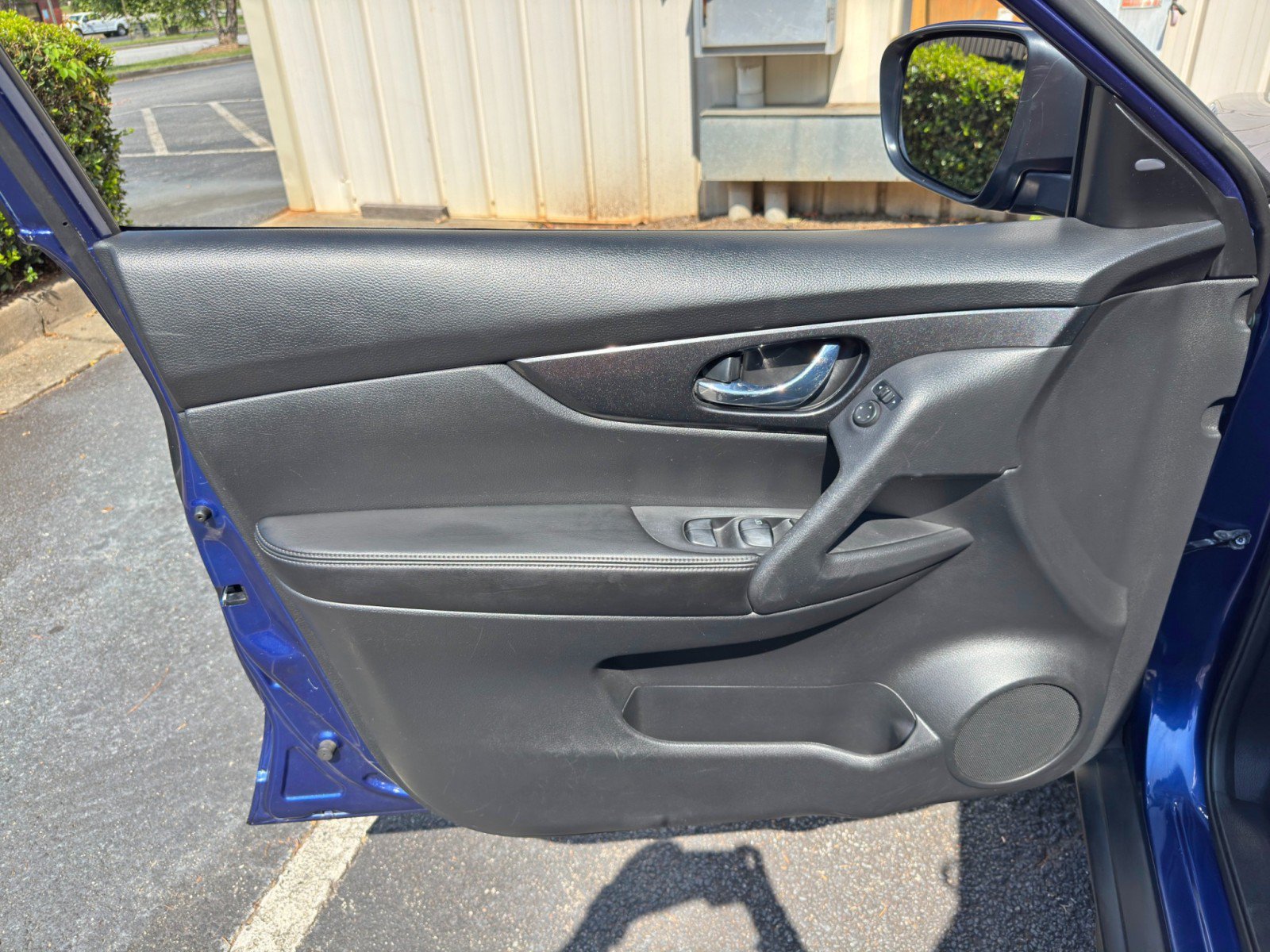Used 2017 Nissan Rogue S AWD/4WD image 35