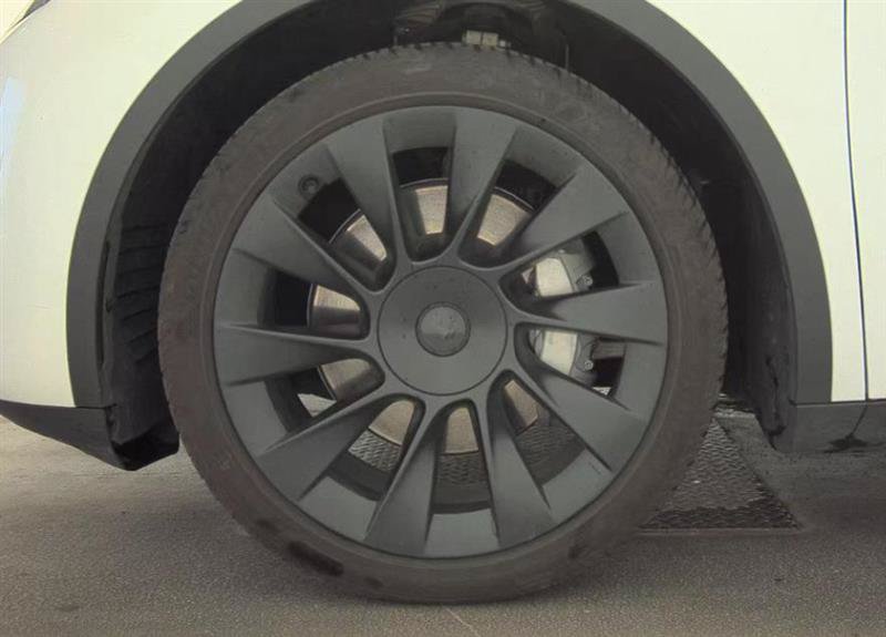 Used 2024 Tesla Model Y Long Range AWD/4WD image 3