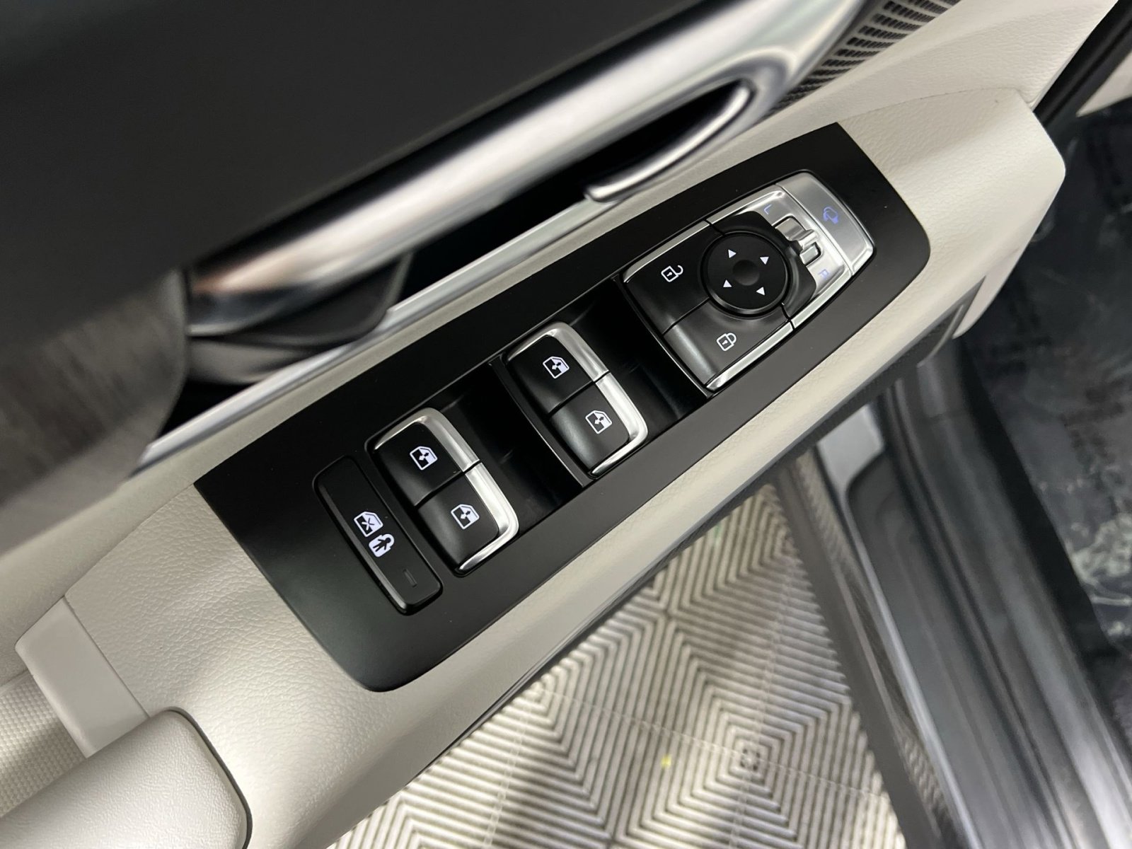 Used 2023 Kia Telluride EX w/ EX Captain's Chair Package FWD image 15