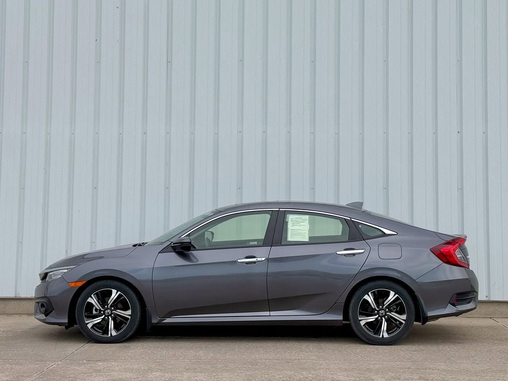 Used 2018 Honda Civic Touring image 3