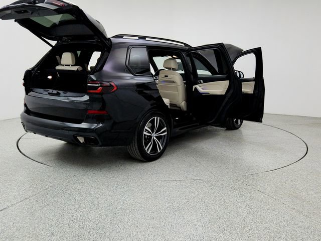 Used 2023 BMW X7 xDrive40i w/ M Sport Package image 11