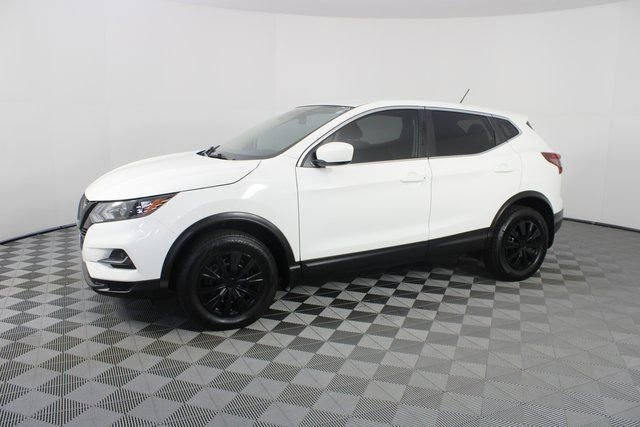 Used 2020 Nissan Rogue Sport S image 2