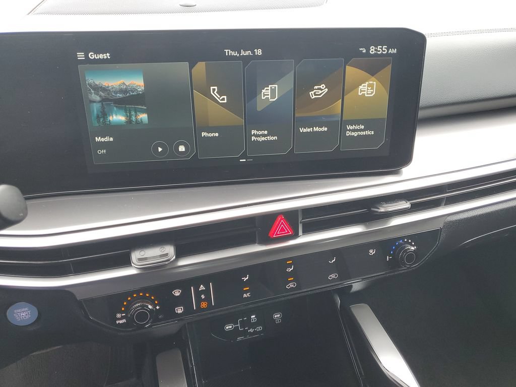 Certified 2025 Kia Sorento LX FWD image 18