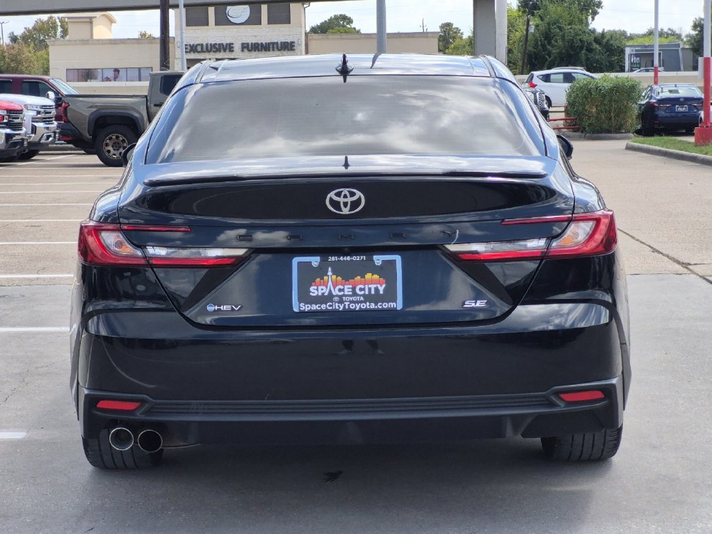 Used 2025 Toyota Camry SE FWD image 5