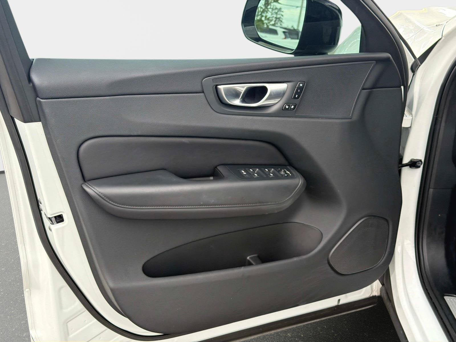 Certified 2024 Volvo XC60 B5 Plus w/ Protection Package Premier AWD/4WD image 16