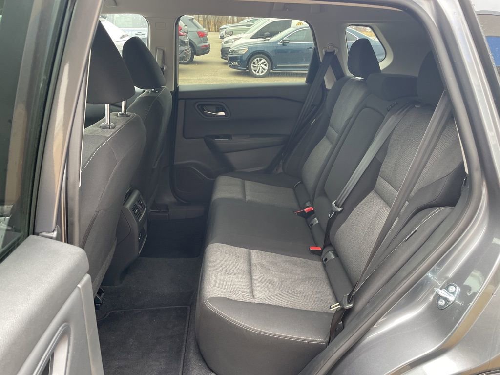 Used 2025 Nissan Rogue SV AWD/4WD image 10