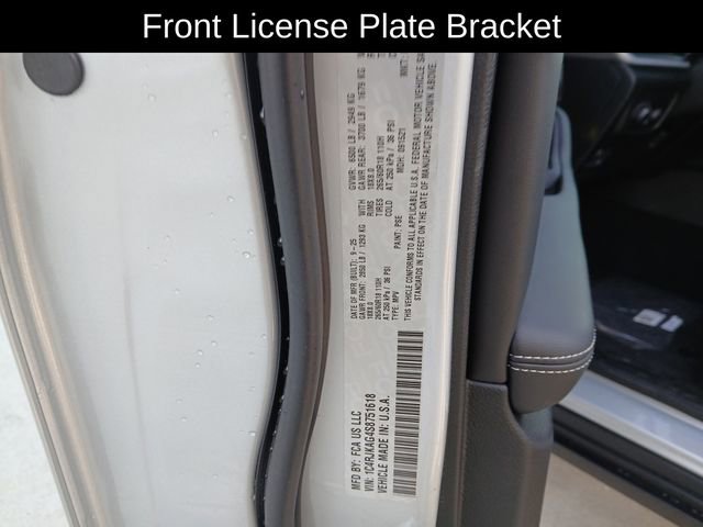 New 2025 Jeep Grand Cherokee L Laredo image 32