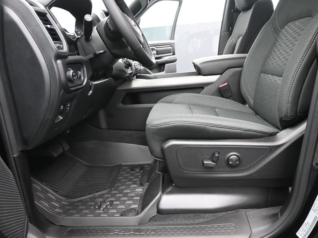 New 2026 RAM 1500 4x4 Crew Cab image 11