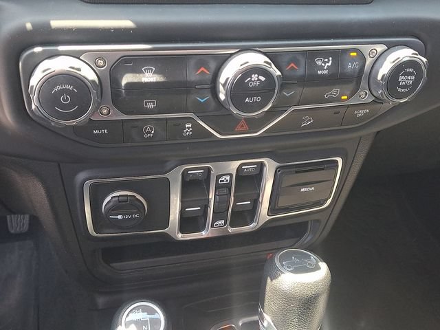 Used 2018 Jeep Wrangler Unlimited Sahara AWD/4WD image 15