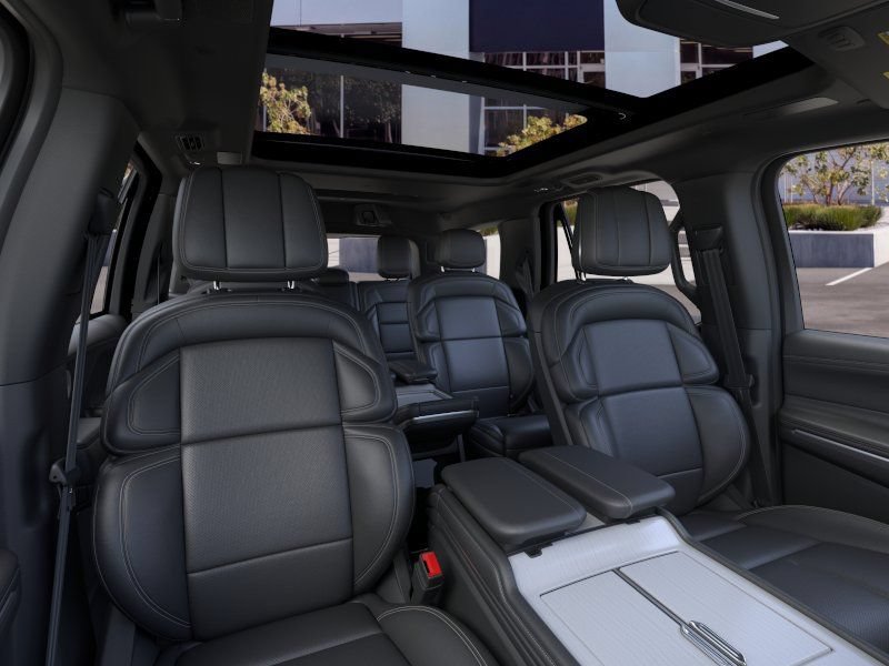 New 2026 Lincoln Navigator Reserve w/ Jet Appearance Package AWD/4WD image 10