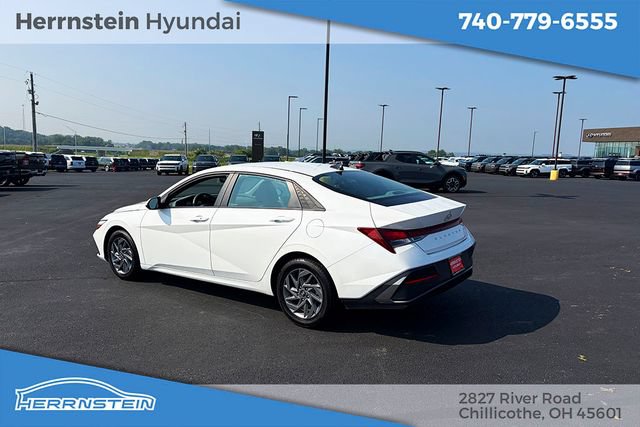 Used 2024 Hyundai Elantra SEL FWD image 5