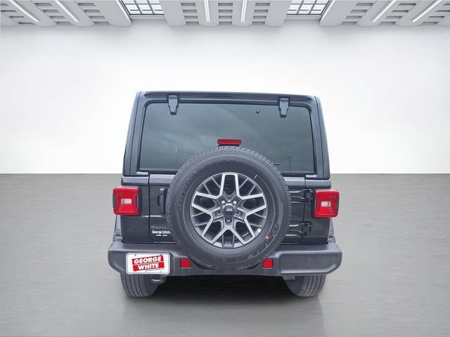Used 2025 Jeep Wrangler Unlimited Sahara AWD/4WD image 5