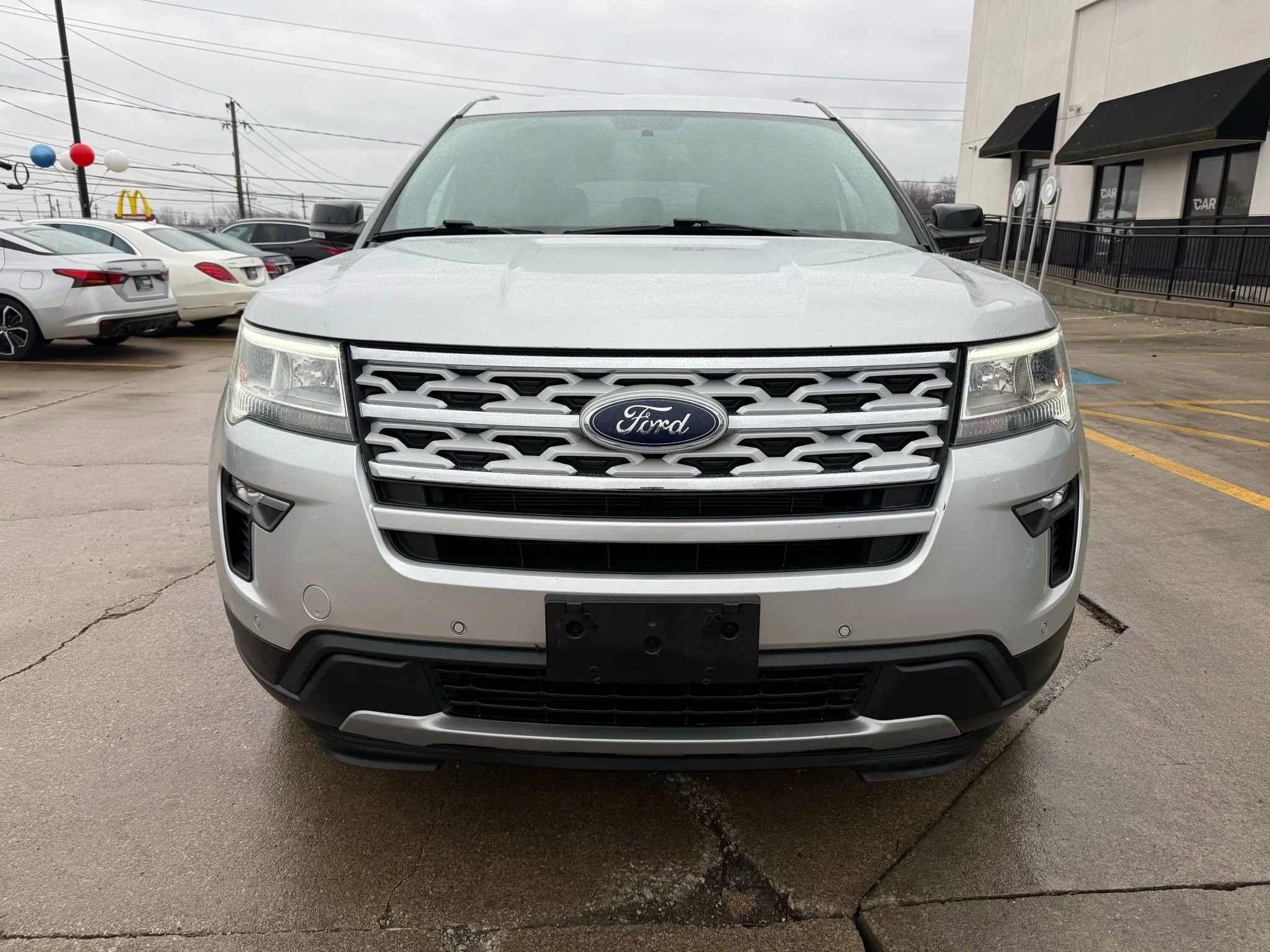 Used 2018 Ford Explorer XLT w/ Equipment Group 202A image 4