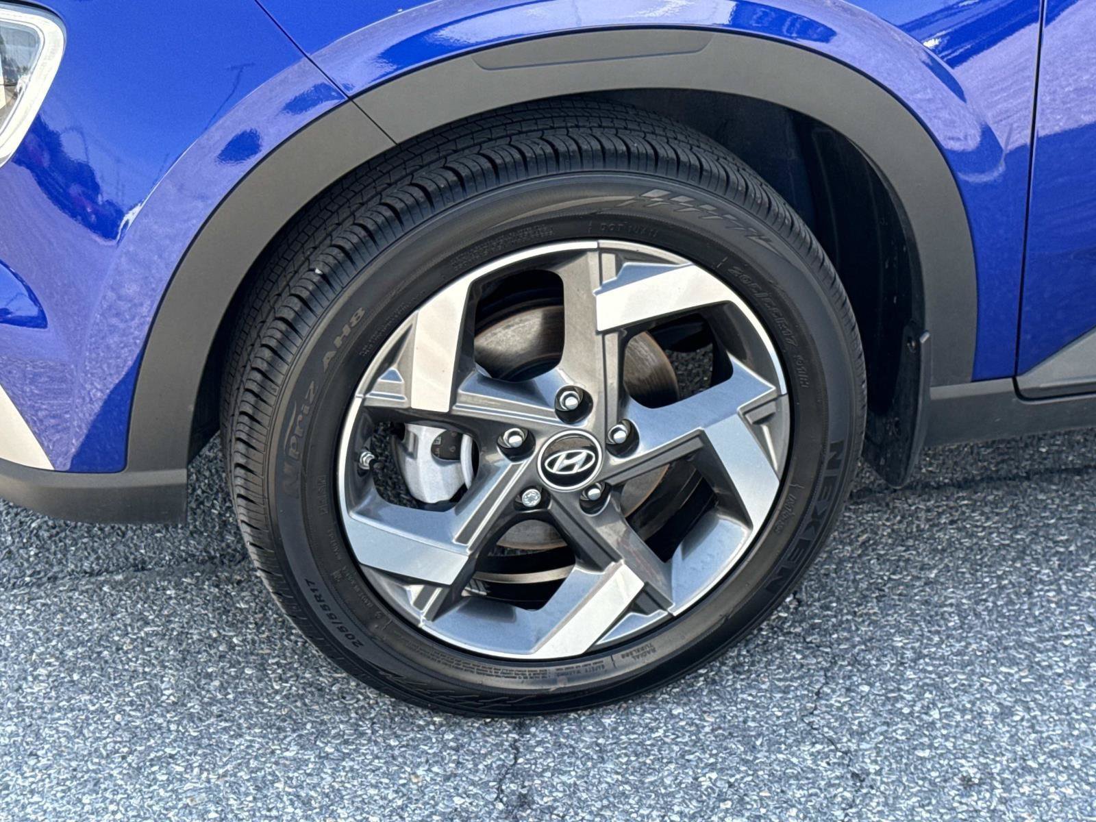 Certified 2025 Hyundai Venue Limited FWD image 30