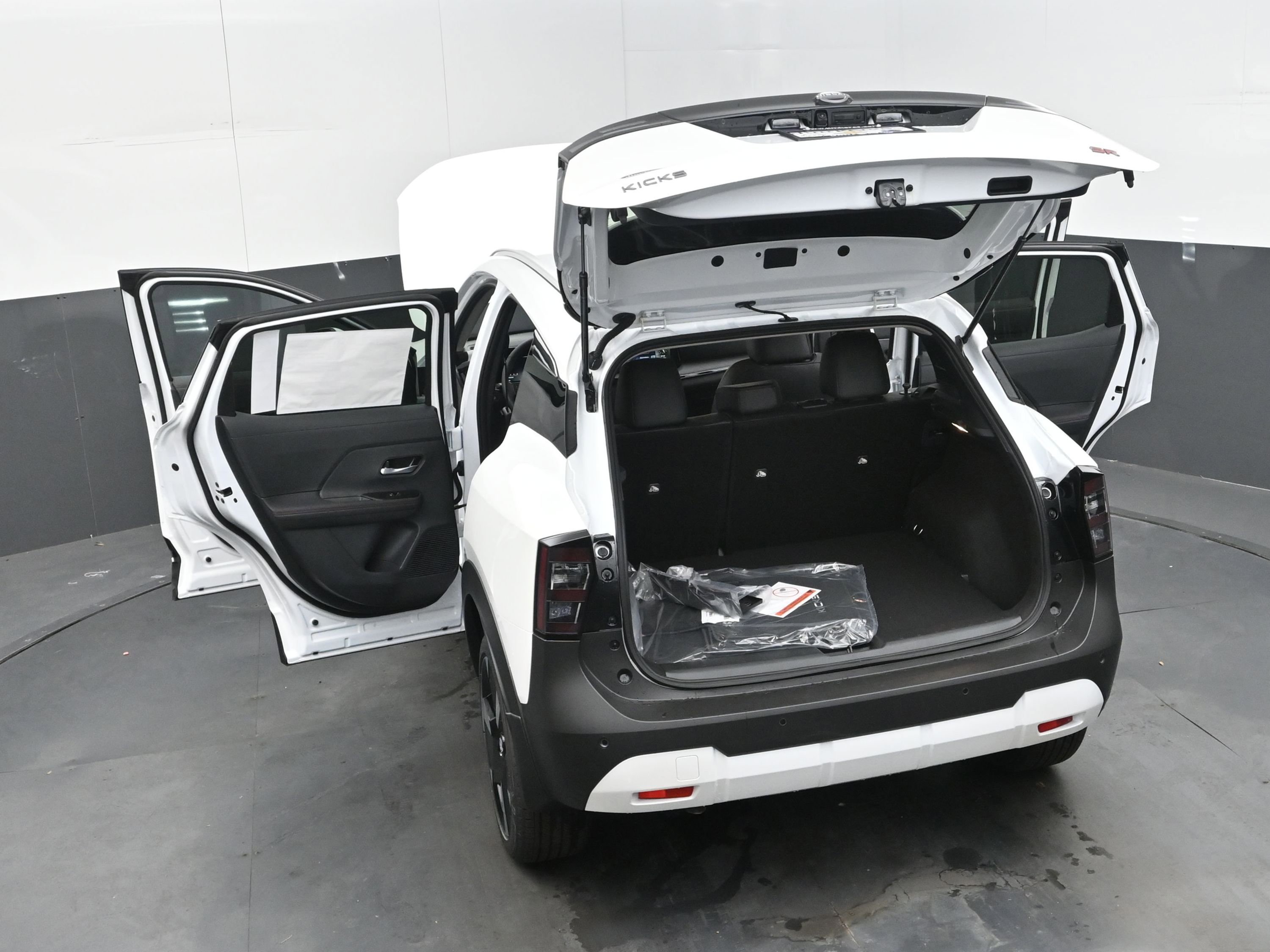 New 2025 Nissan Kicks SR image 43