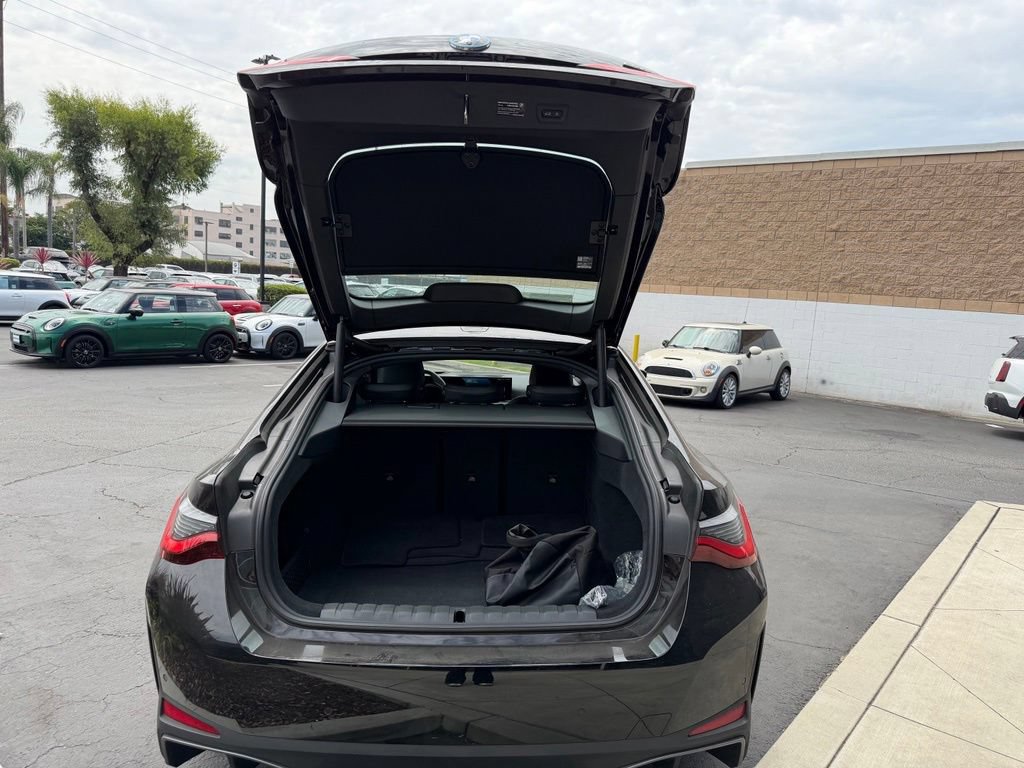 Used 2025 BMW i4 eDrive40 w/ Premium Package RWD image 9