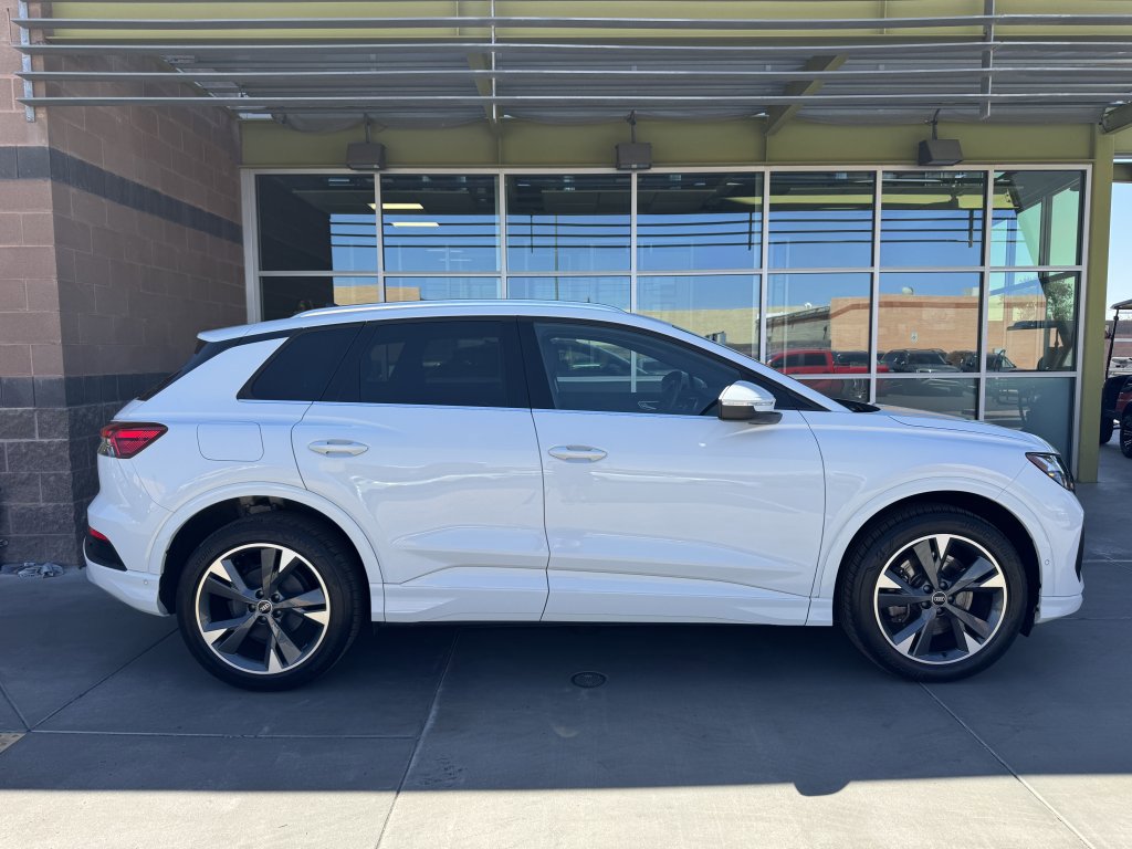 Used 2022 Audi Q4 e-tron Premium Plus w/ Premium Plus image 9