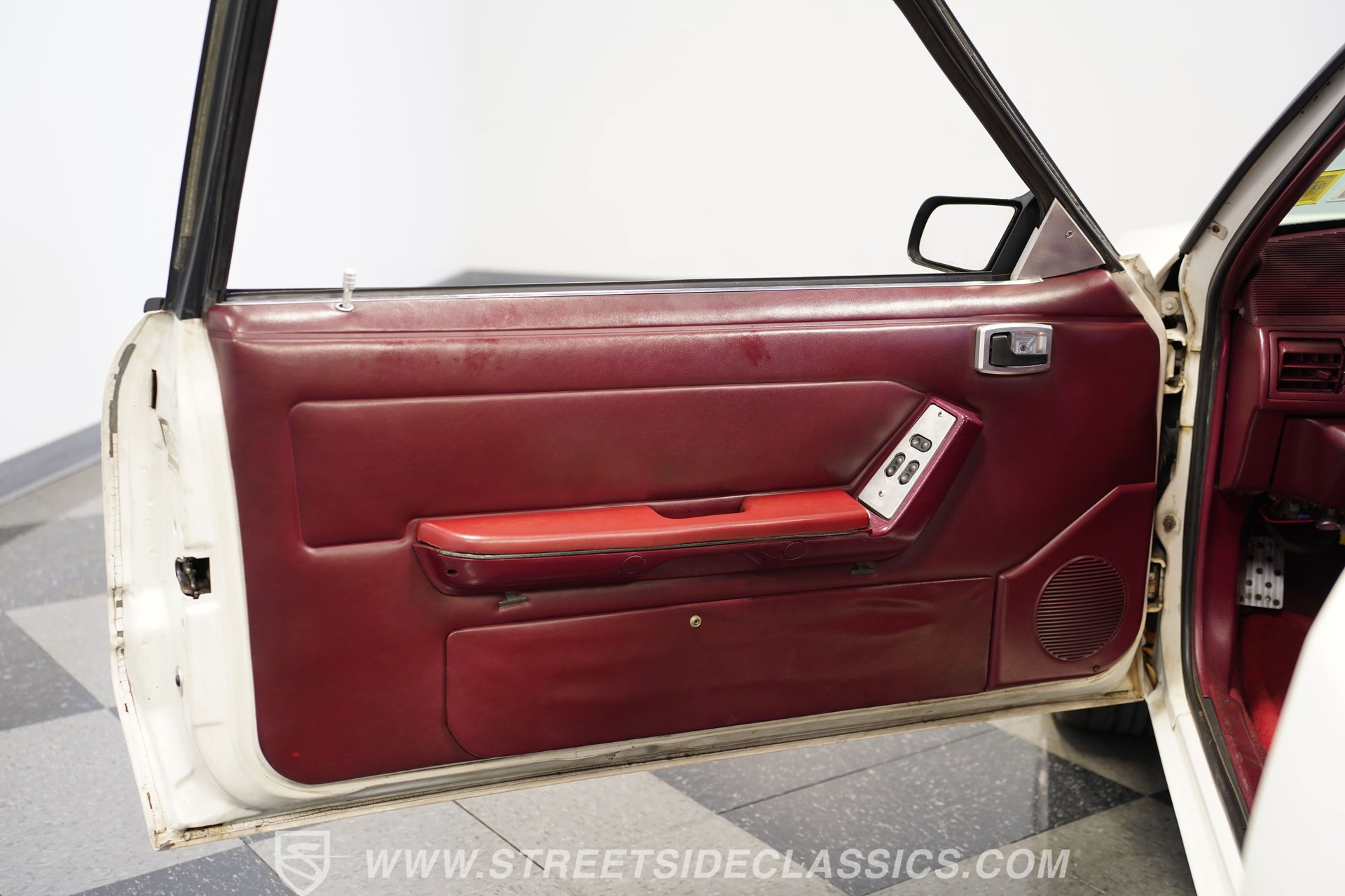 Used 1993 Ford Mustang LX RWD image 38