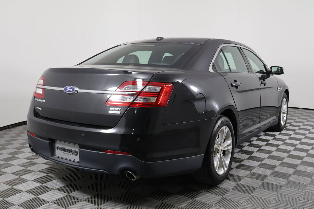 Used 2015 Ford Taurus SEL image 2