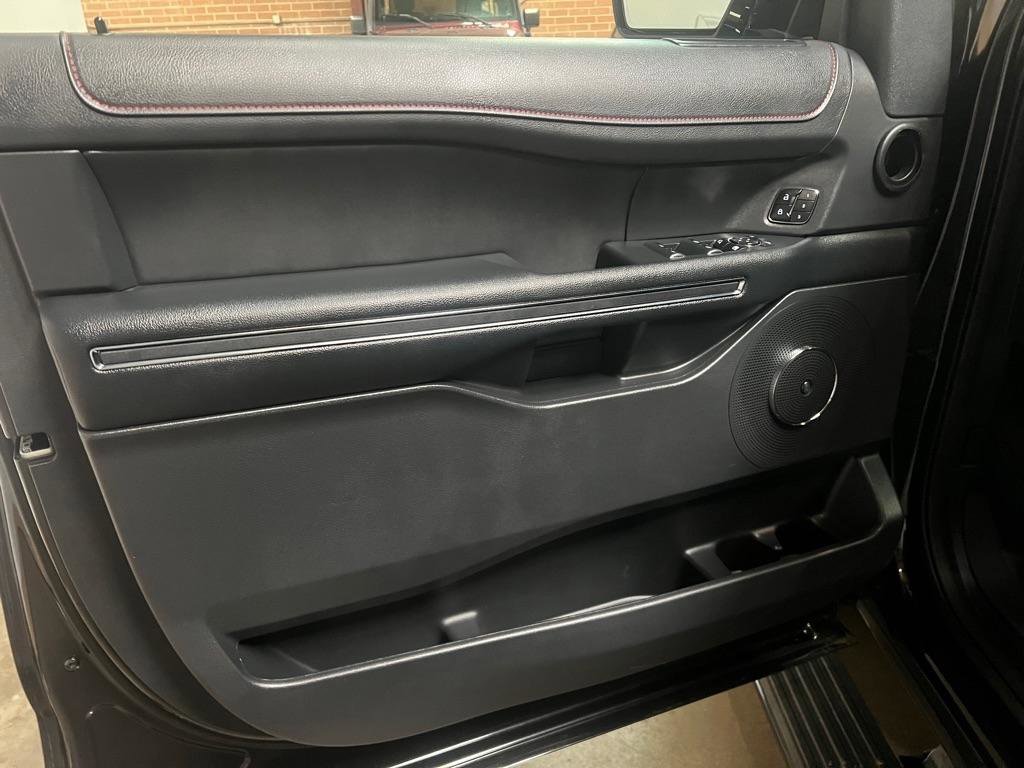 Used 2023 Ford Expedition Limited AWD/4WD image 29